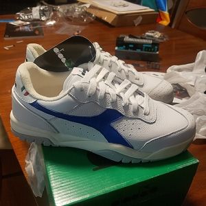 Size 8 mens diadora  brand new